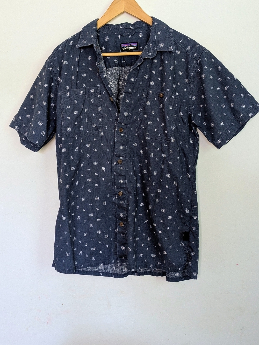 Patagonia Men's Navy Short-Sleeve Button-Up Shirt Medium